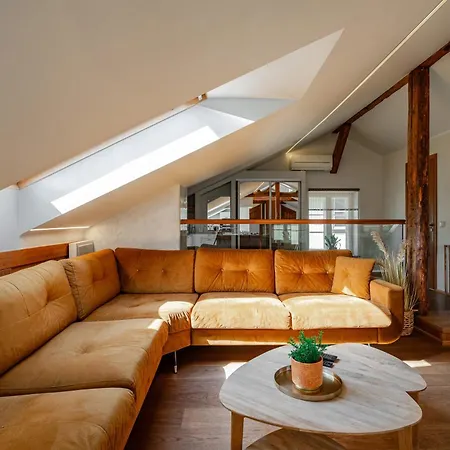 Airhome - Owl's Nest Apartment