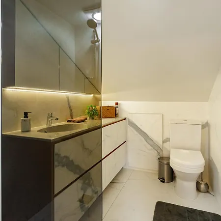 Airhome - Owl's Nest Apartment