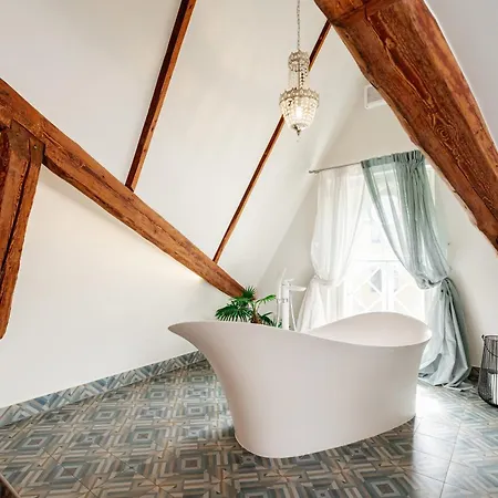 Airhome - Owl's Nest Apartment *