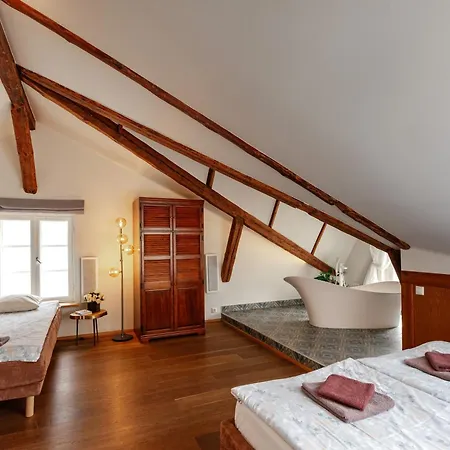 Airhome - Owl's Nest Apartment *