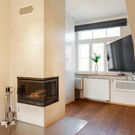 Airhome - Owl's Nest 塔林