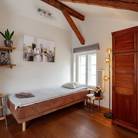 Airhome - Owl's Nest Apartment