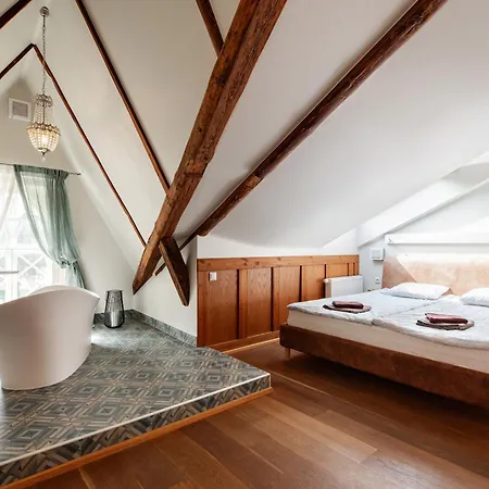 Airhome - Owl's Nest Apartment *
