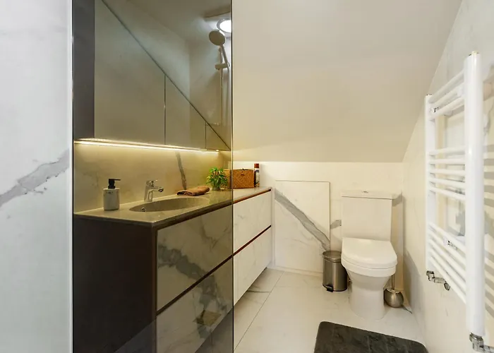 Airhome - Owl's Nest Apartment